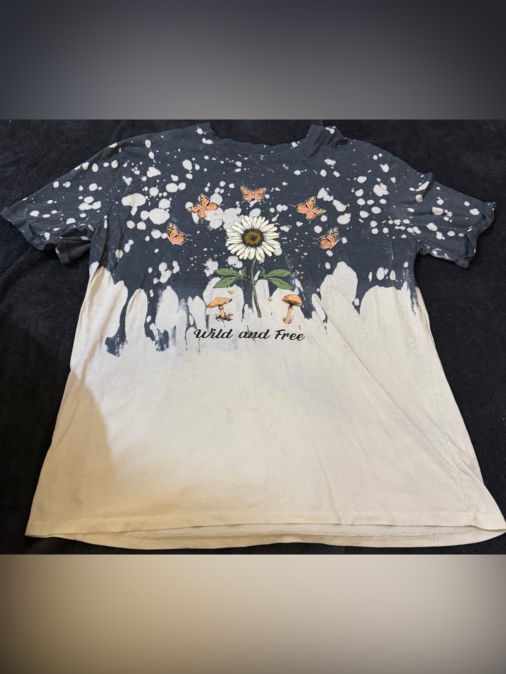 No Boundaries Navy-to-White Dip-Dye Daisy Tee